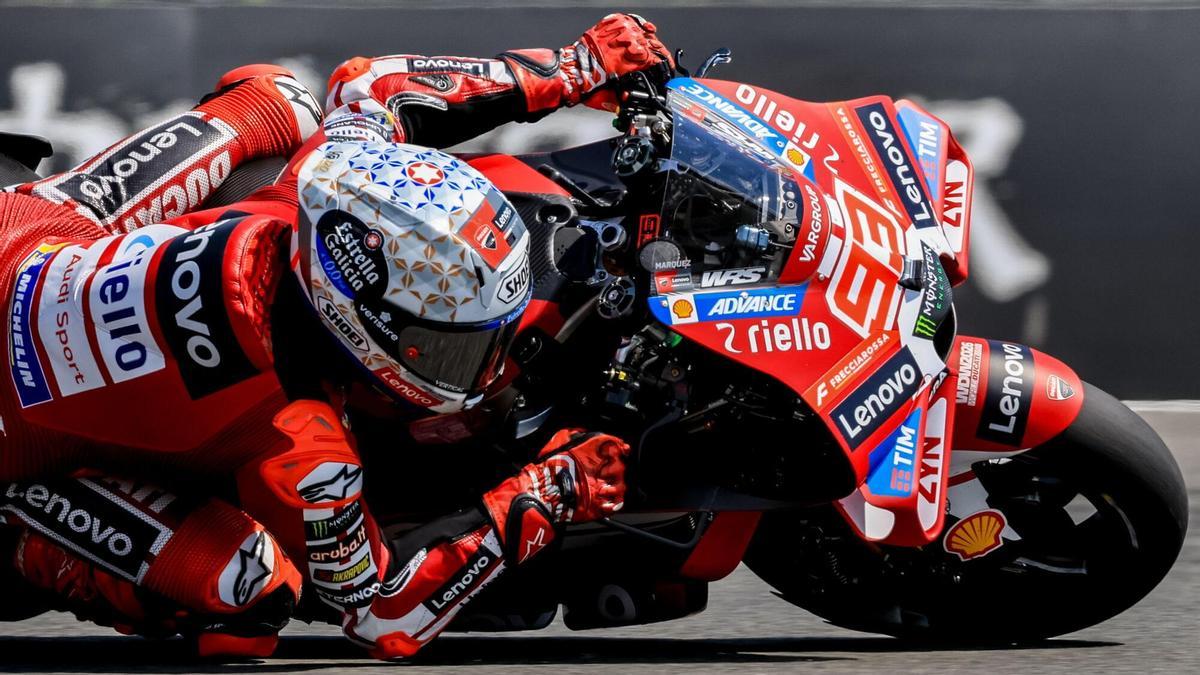 Marc Márquez aterriza en su jardín