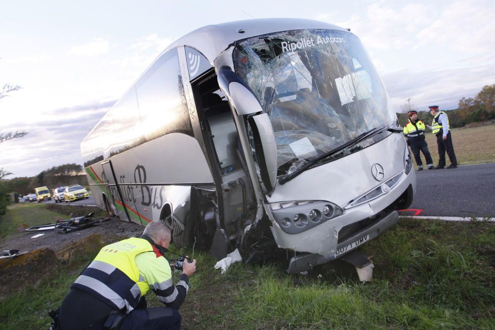 Onze escolars de sisè de primària han resultat ferits en l''accident