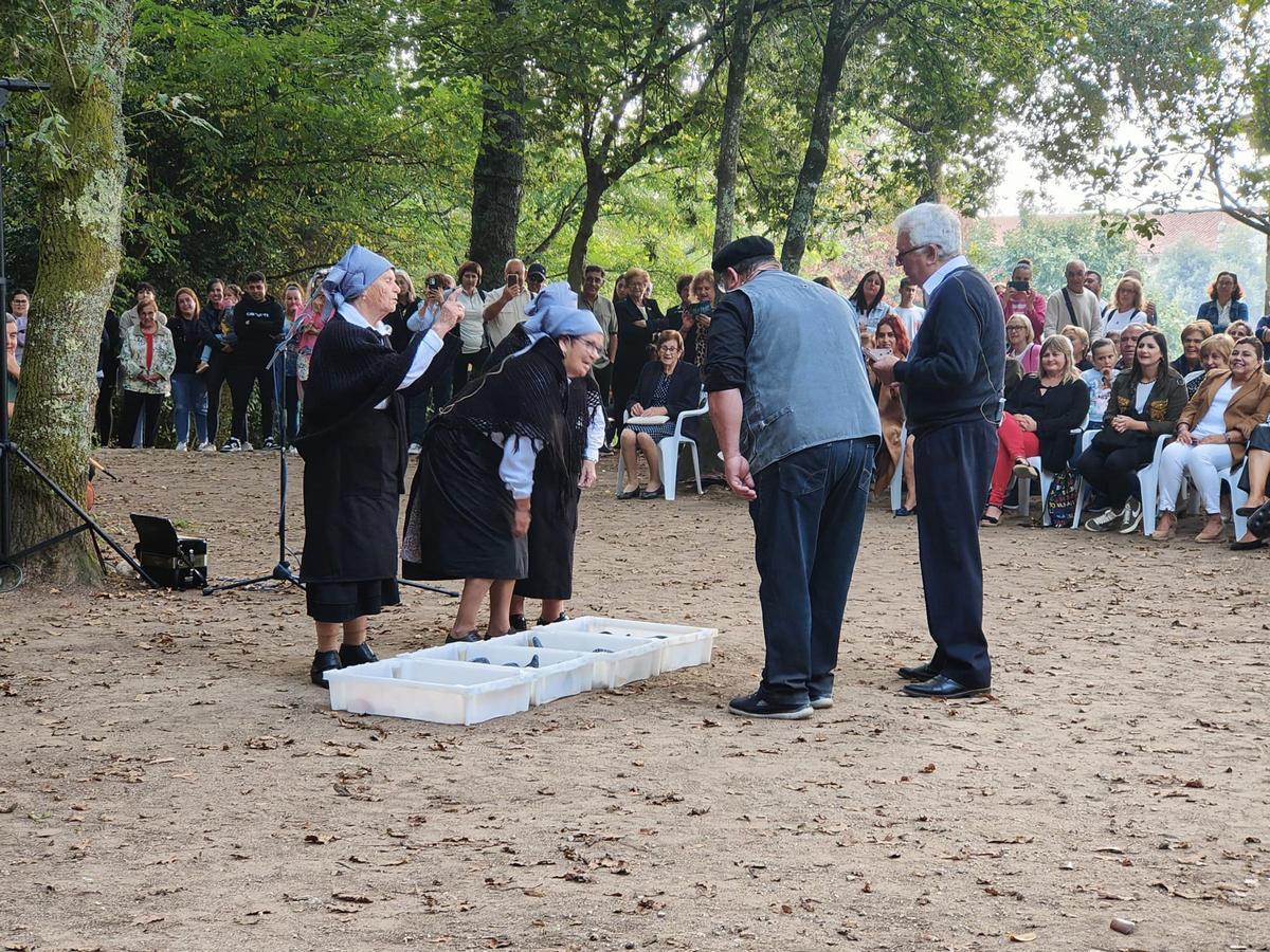 Los usuarios de Afamo convierten San Martiño en un puerto pesquero