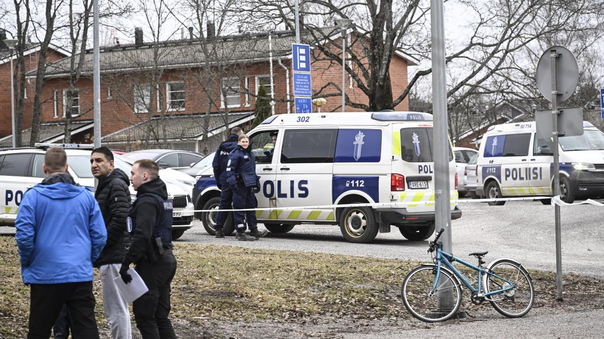 Muere uno de los tres menores heridos en un tiroteo en un colegio de Finlandia