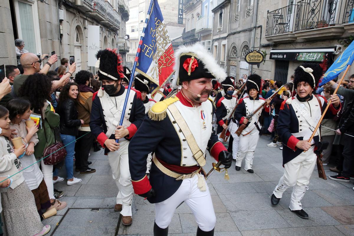 Los vigueses abarrotan las calles del Casco Vello en el día grande de la Reconquista