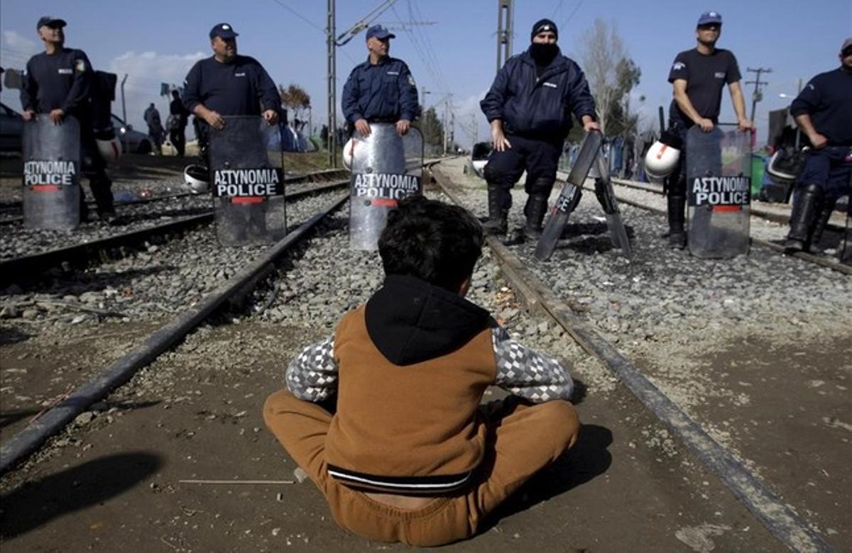 Cordón policial griego en los alrededores de Idomeni.