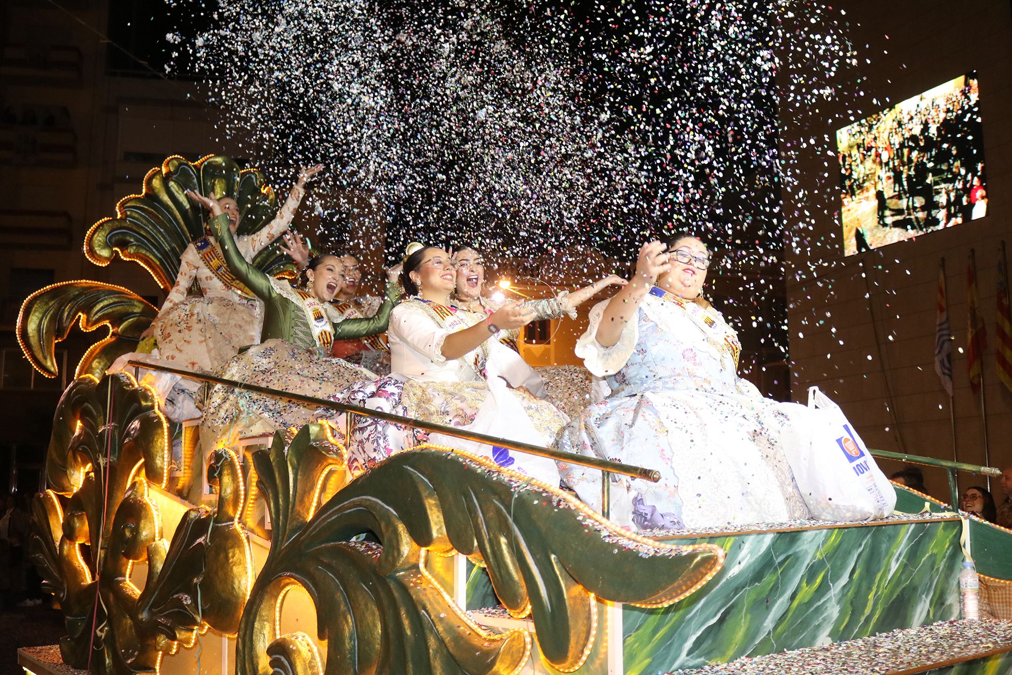 Galería: Las mejores fotos de las carrozas y el fin de fiestas en Onda