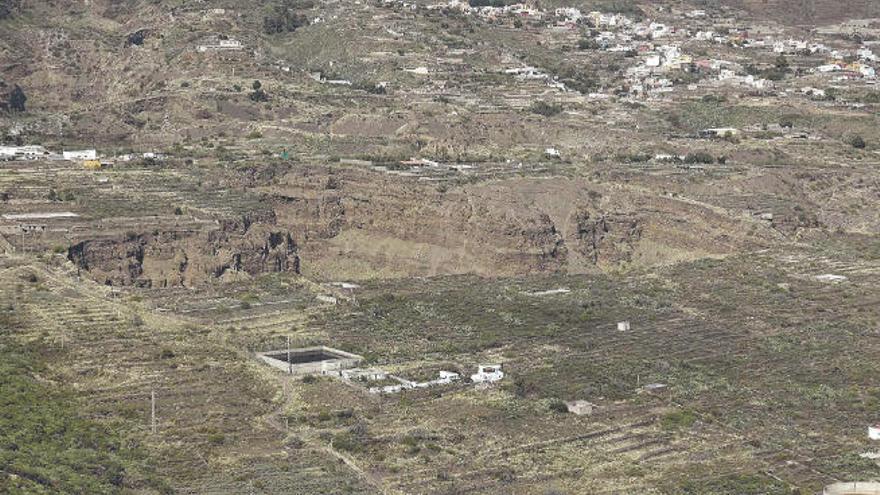 Panorámica del barranco de Badajoz, con uno de los hoyos de las canteras de áridos.