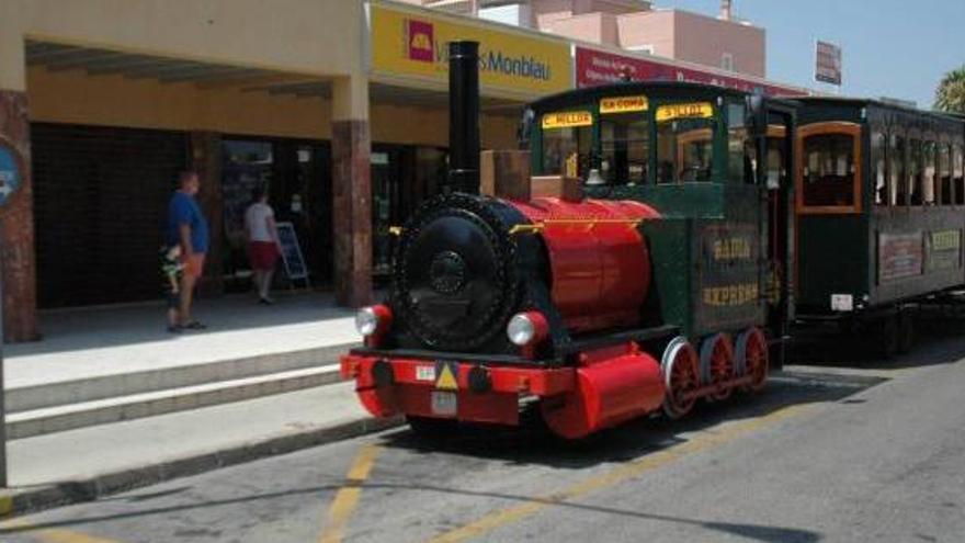 Touristenbähnchen, aufgenommen in Cala Millor 2010.