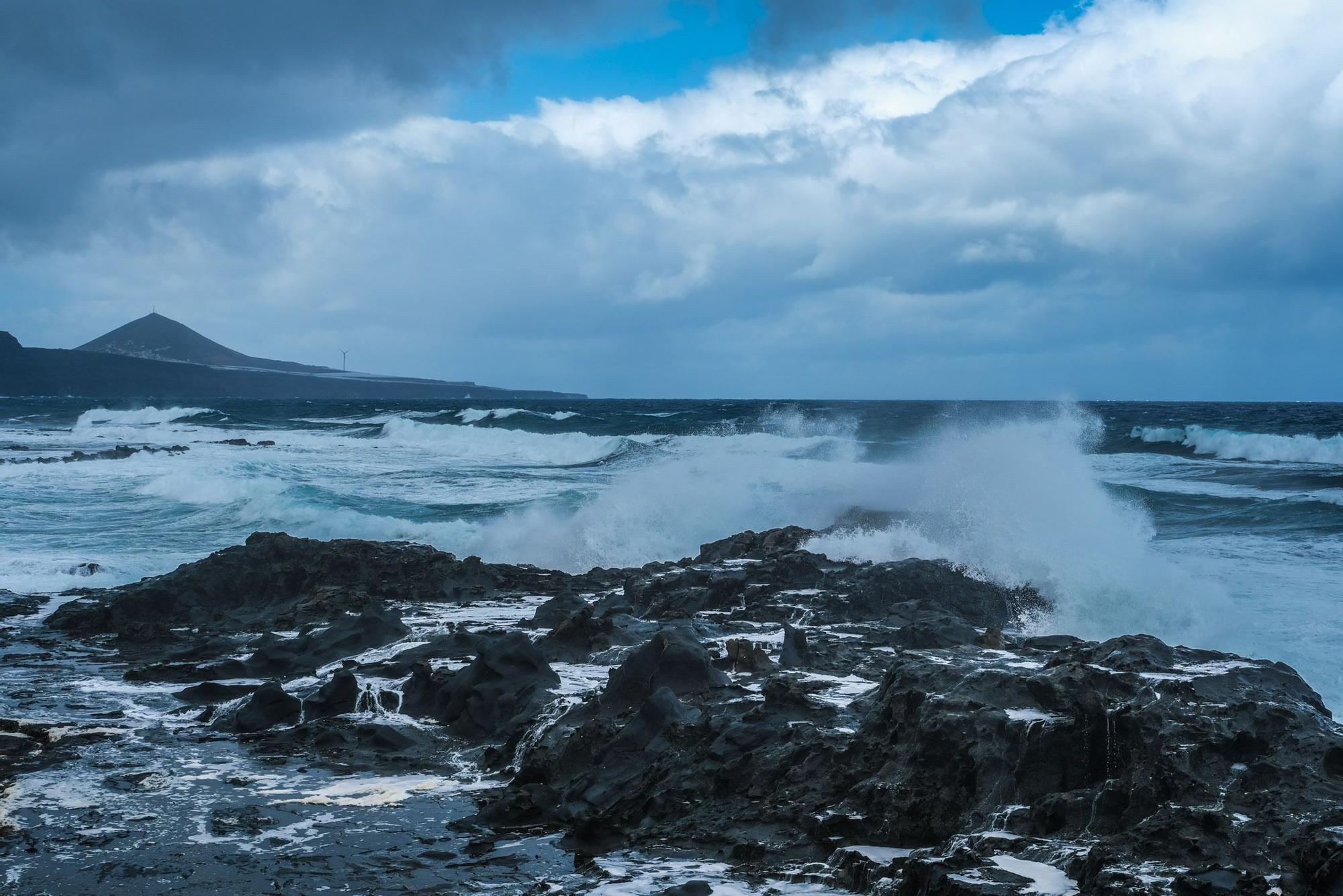 La borrasca Celia deja un temporal de viento y mar en Gran Canaria (14/02/2022)