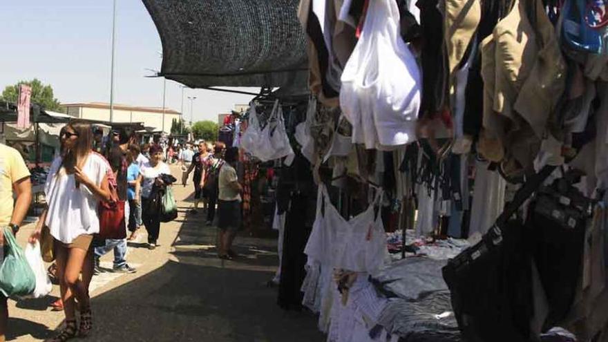 Una de las jornadas del mercadillo de los martes.