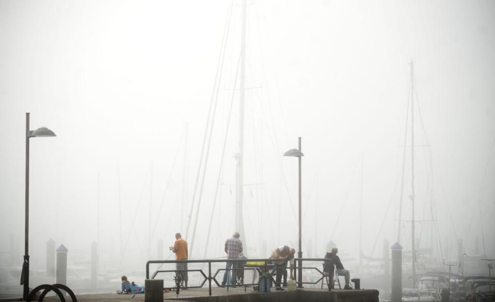 A Coruña, cubierta por la niebla