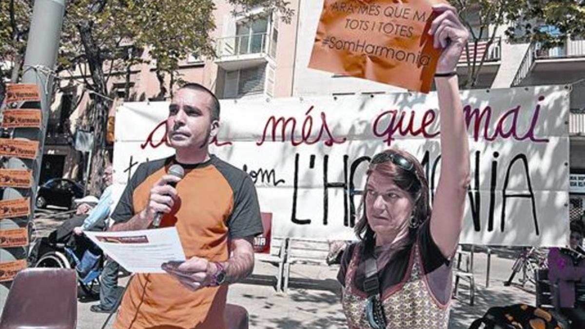 Lucha larga 8 Concentración de apoyo a la gestión ciudadana del 'casal' de barrio después de conocerse la negativa municipal, el pasado abril.