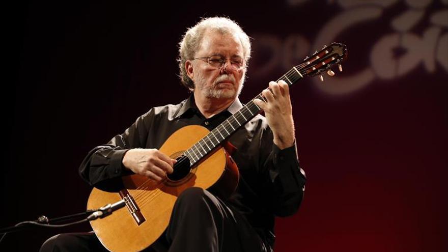 Manuel Barrueco impone su maestría con la guitarra en el Teatro Góngora