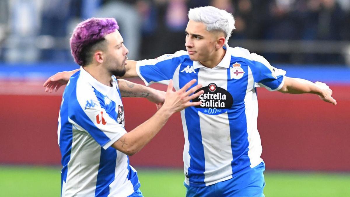 David Mella y Yeremay Hernández celebran un gol esta temporada ante el Castellón. | Iago López