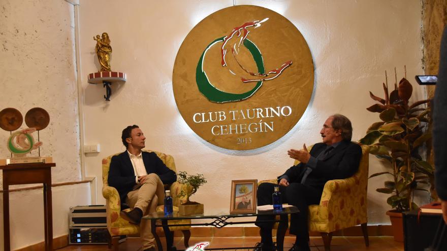 Rafaelillo y el periodista taurino Javier Hurtado mantienen un diálogo de altura en Cehegín