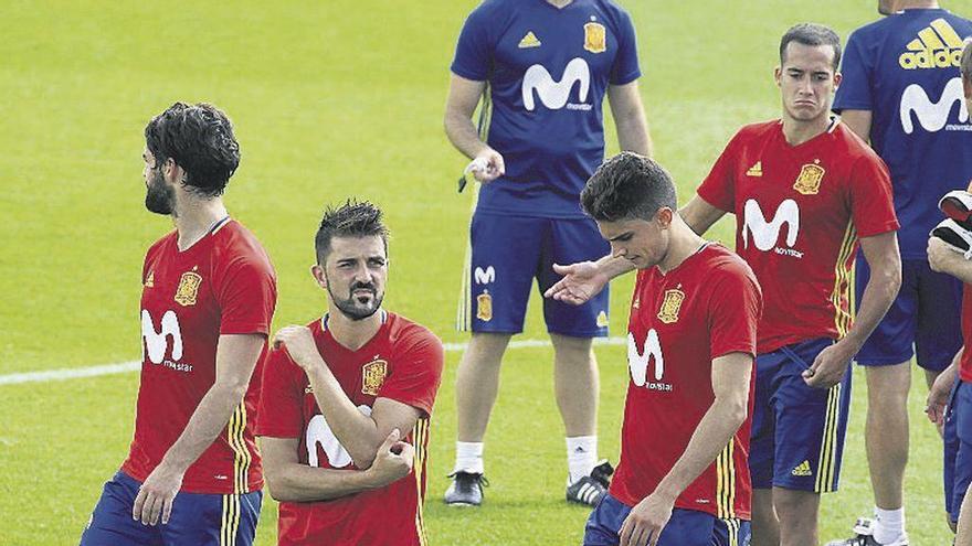 David Villa, junto a sus compañeros Isco, Bartra y Lucas Vázquez.