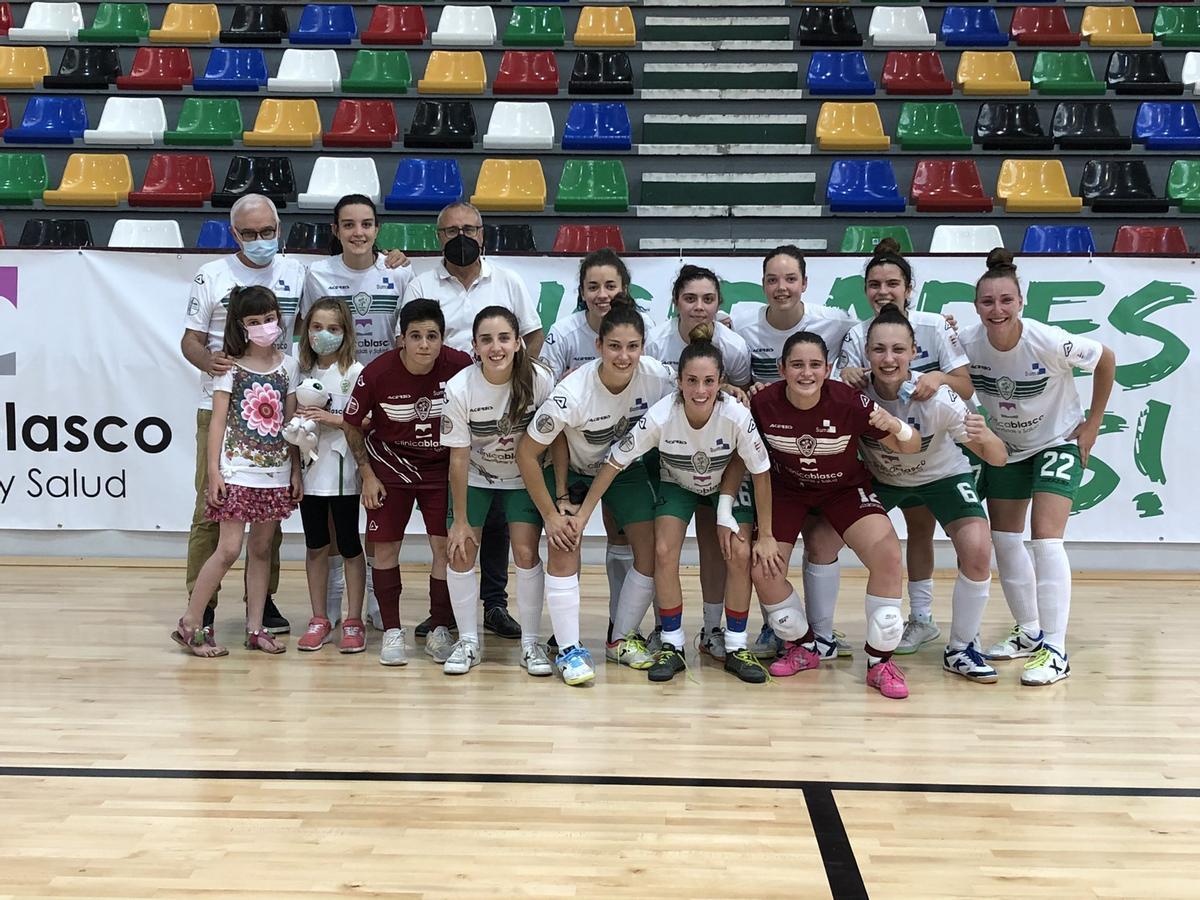 Las jugadoras del Joventut posan tras un partido en el Esperanza Lag