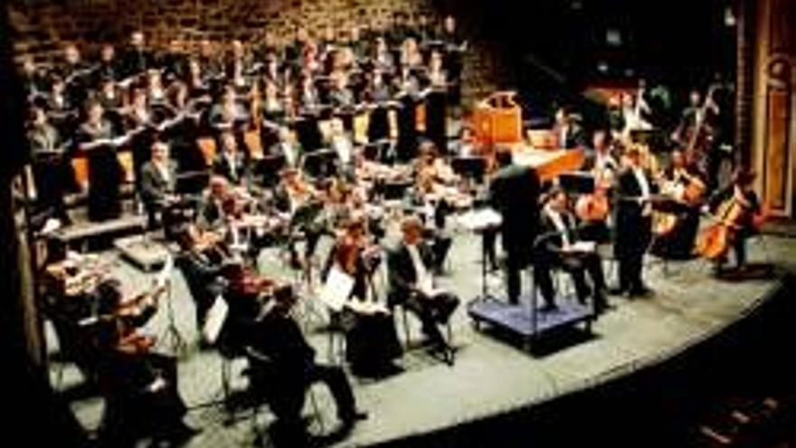 Un gran teatro casi lleno disfrutacon ´el mesias´ de la oex y su coro