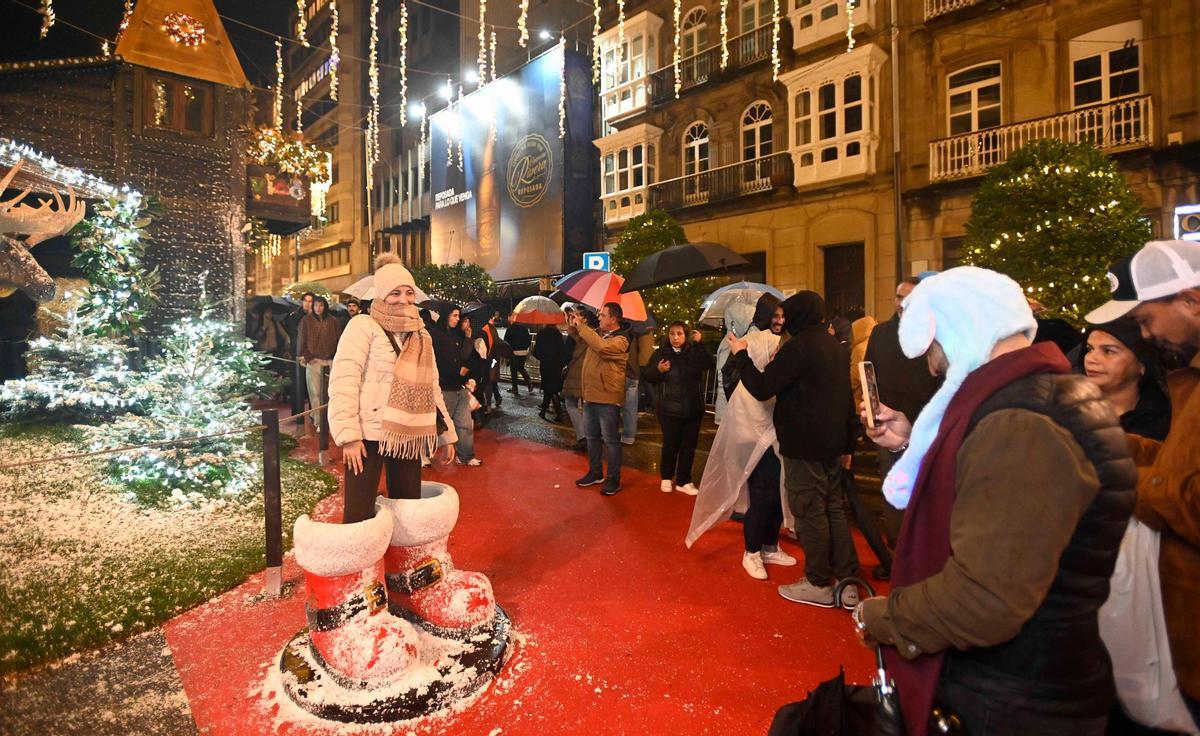 Vigo enciende la Navidad más grande de su historia ante miles de personas