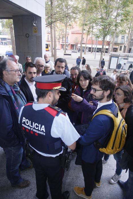 Tensió als jutjats de Girona quan més de 100 persones s'han volgut «autoinculpar»