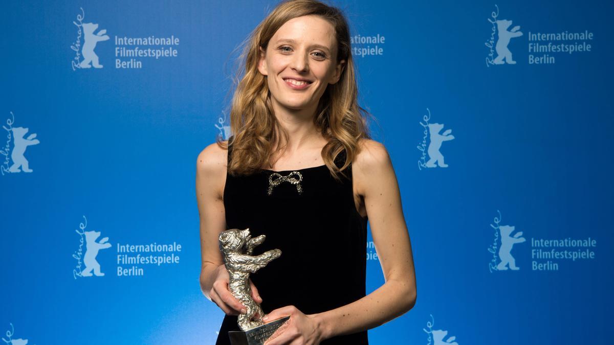 La cineasta francesa Mia Hansen-Love, premiada en la Berlinale.