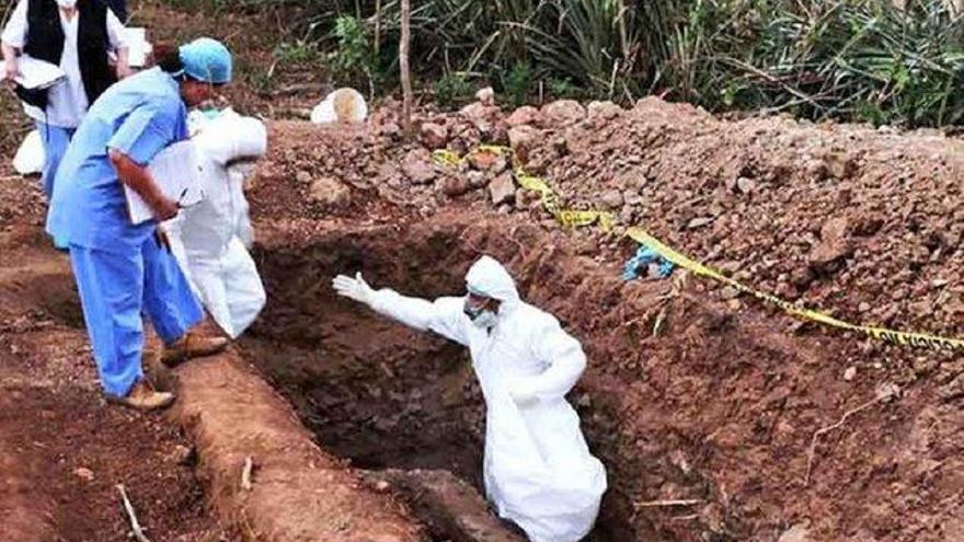Exhuman 13 cadáveres de un cementerio clandestino de la MS13 en El Salvador