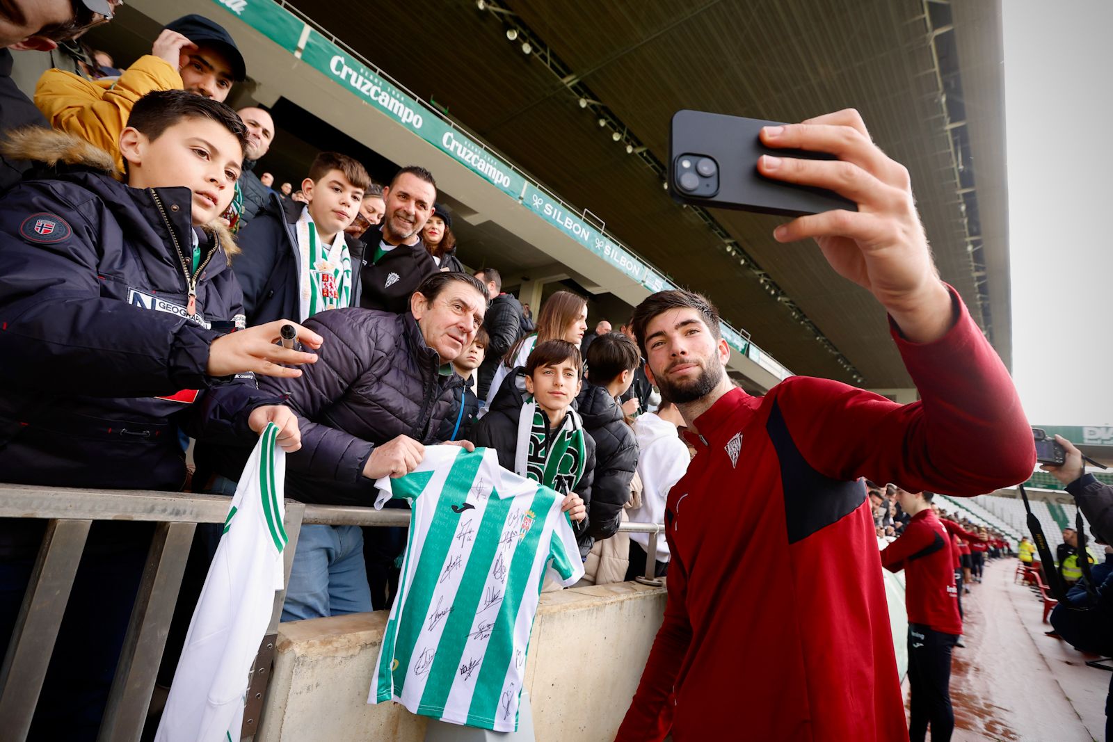 El Córdoba entrena ante su afición en El Arcángel