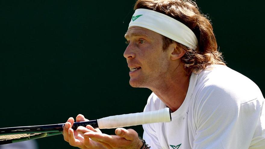 Doble batacazo sonado en el estreno de Wimbledon
