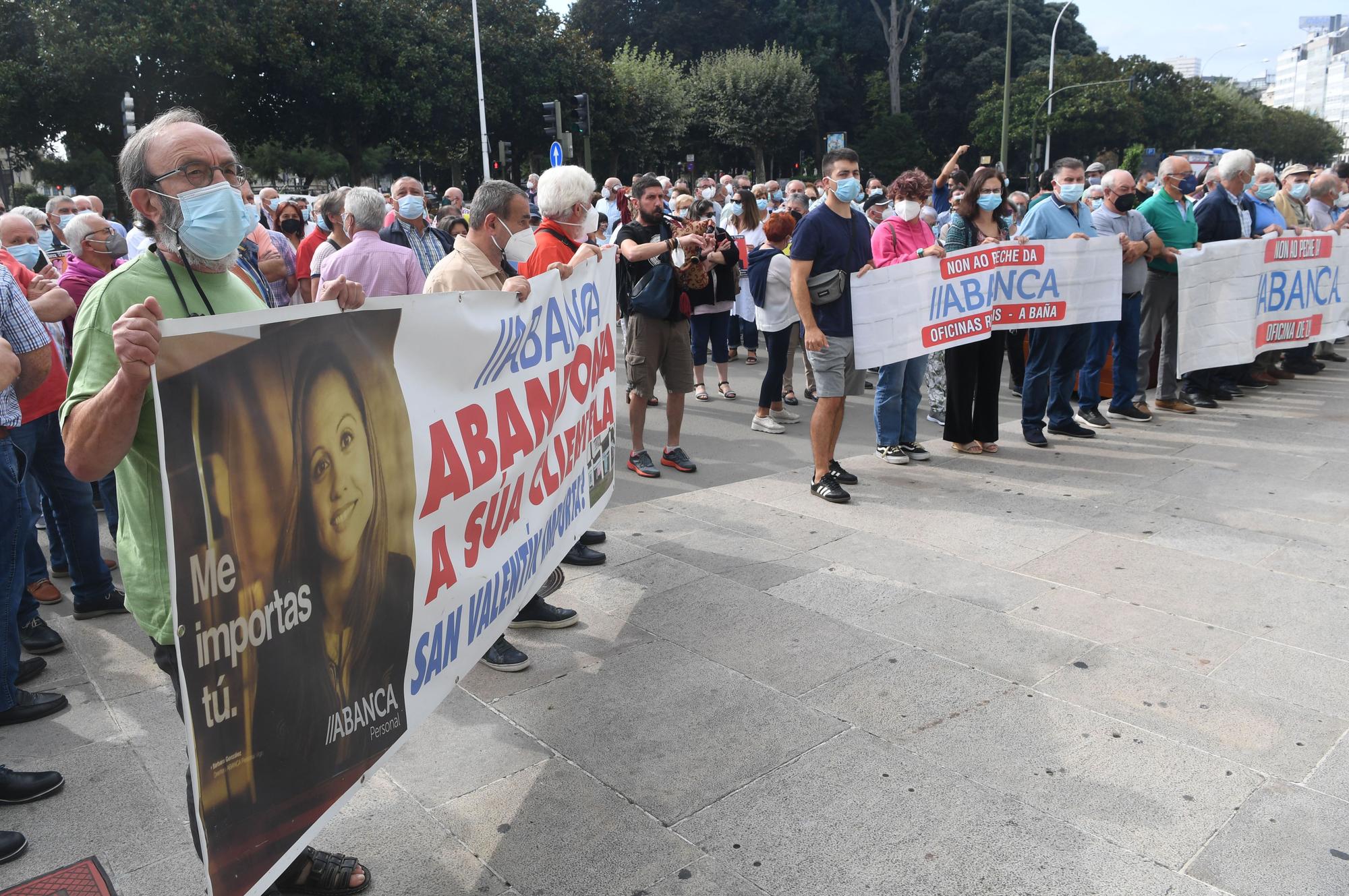 Manifestación contra el cierre de sucursales bancarias en el Obelisco