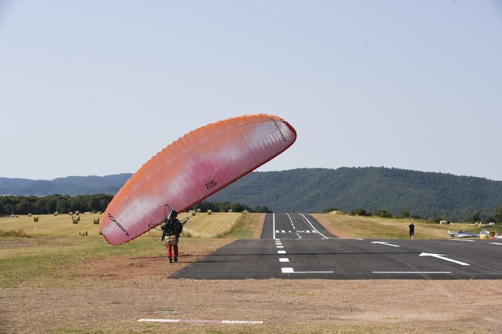 El camp de vol El Prat de Moià estrena una nova pista asfaltada