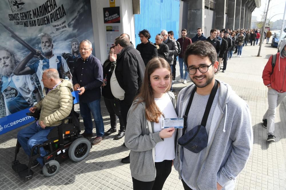 Colas para llenar Riazor en el Deportivo-Sevilla