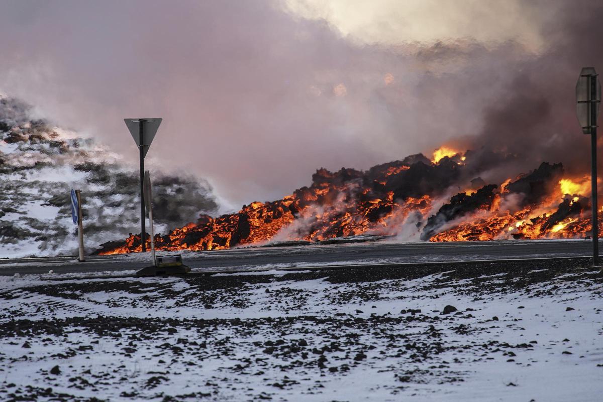 Una erupción volcánica irrumpe al oeste de Islandia