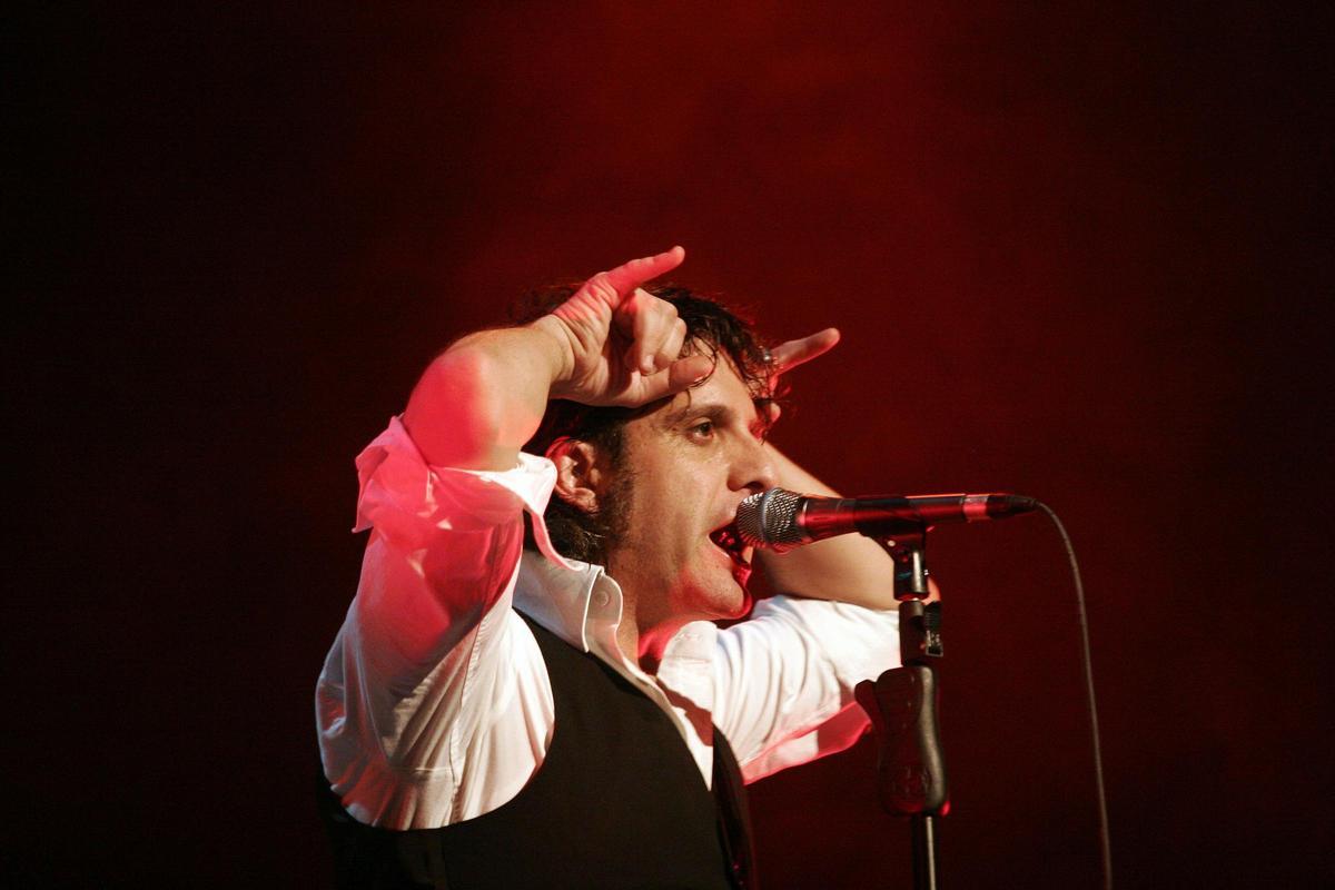 Pep Suasi, cantante de Fora des Sembrat, en una imagen de la primera etapa del grupo