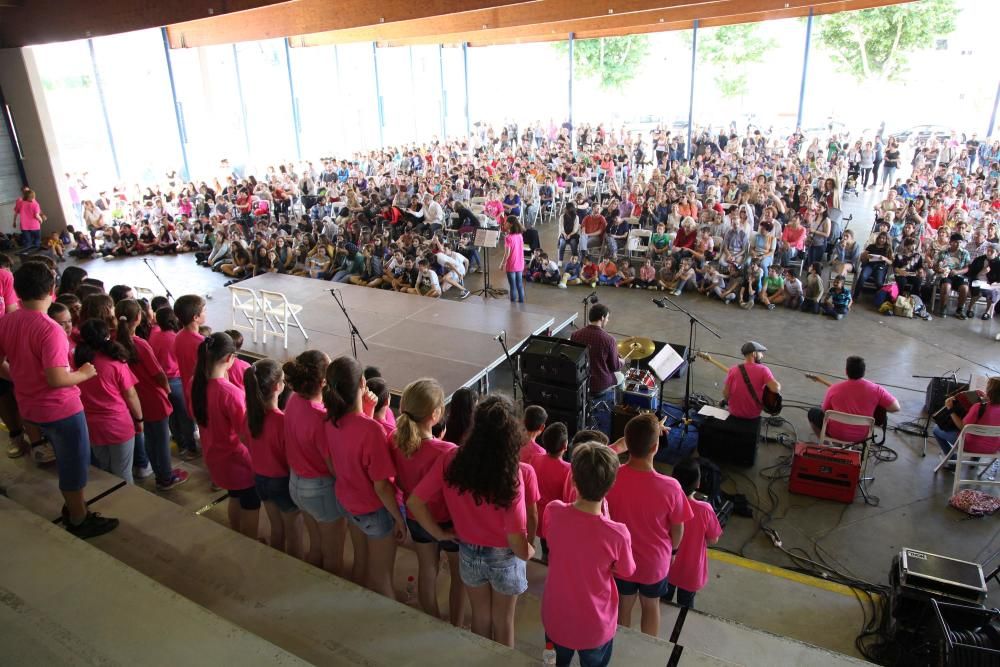 Cantarella multitudinària a Roses