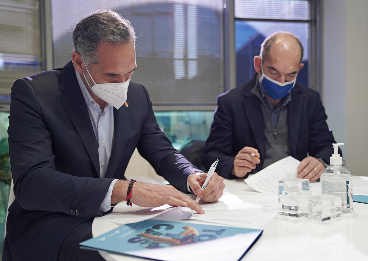 Firma del convenio entre el Valencia Basket y l'Oceanogràfic