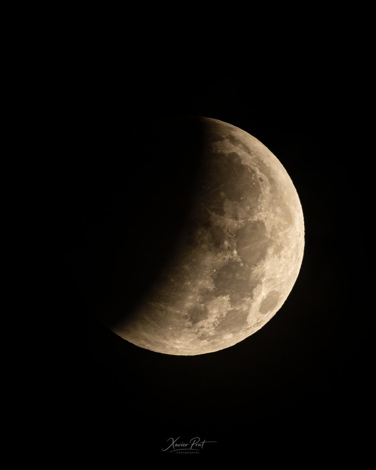 Les millors imatges de l’espectacular eclipsi lunar vist des del Bages