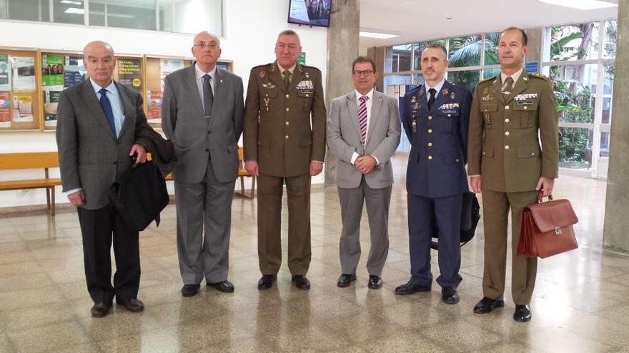 UIB Deyá y Huguet, juntos en un simposio militar