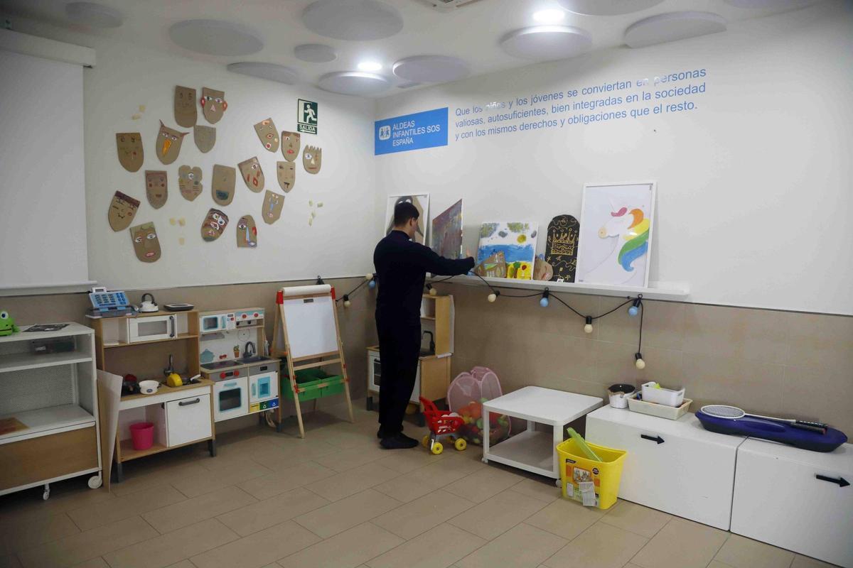 Una de las aulas con las que cuenta Aldeas Infantiles en su sede de El Palo