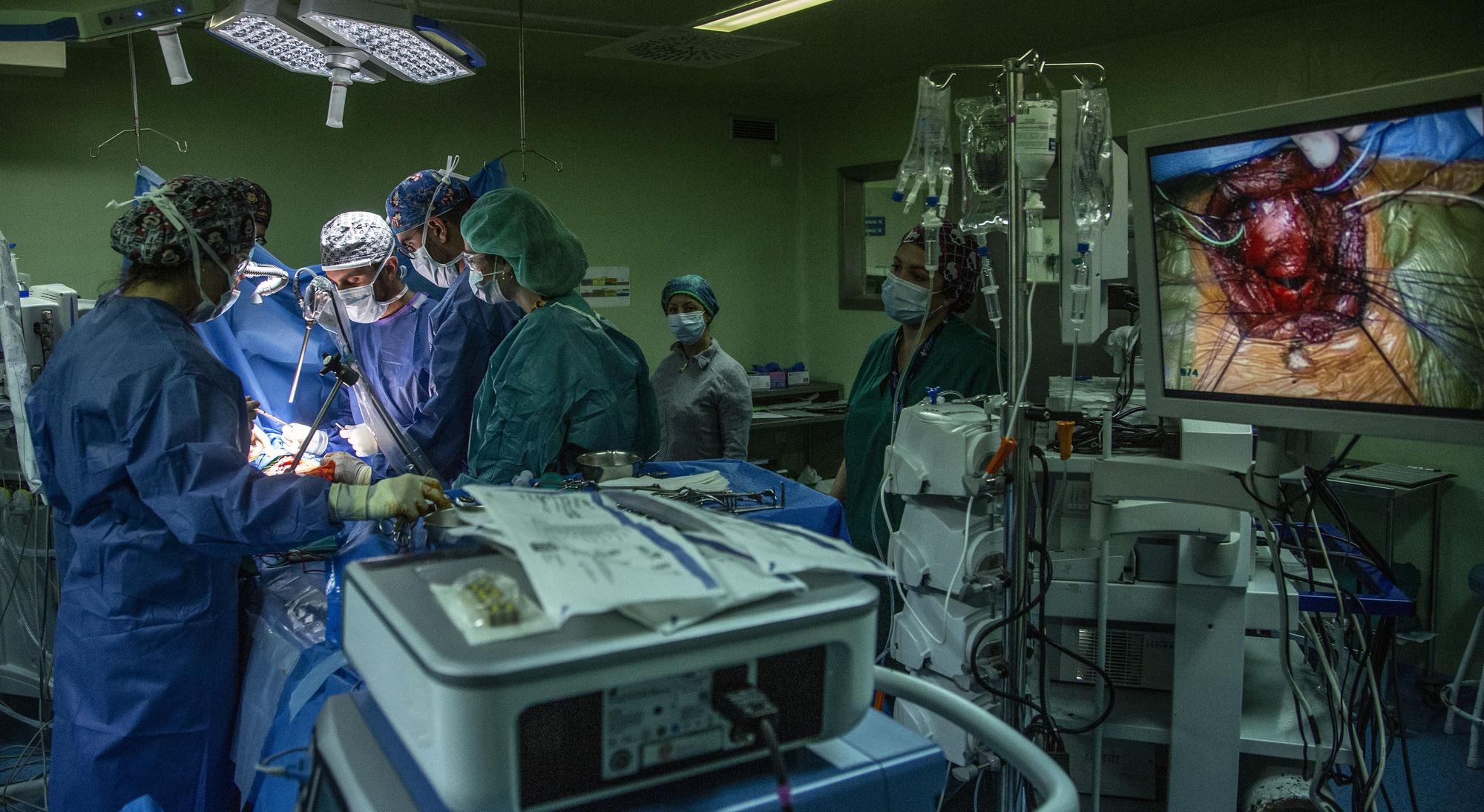 El Hospital General de Alicante lidera una técnica para extirpar tumores conservando más partes del pulmón