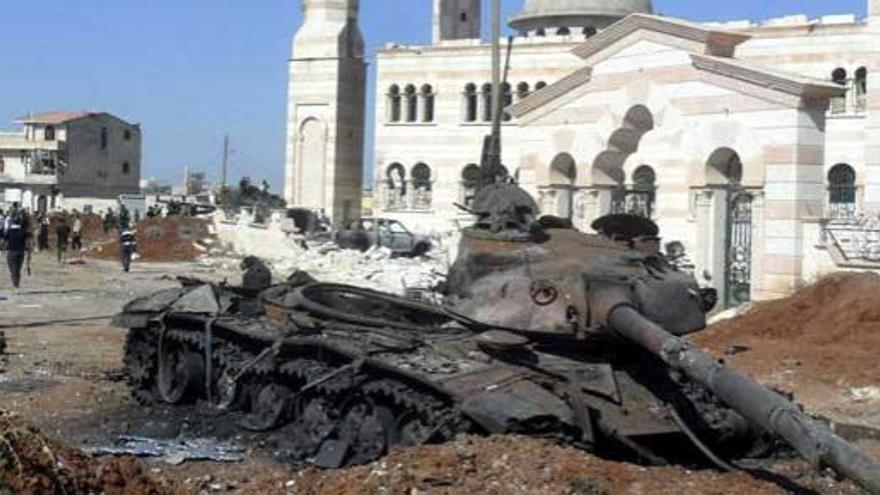 Un tanque destruído en Alepo