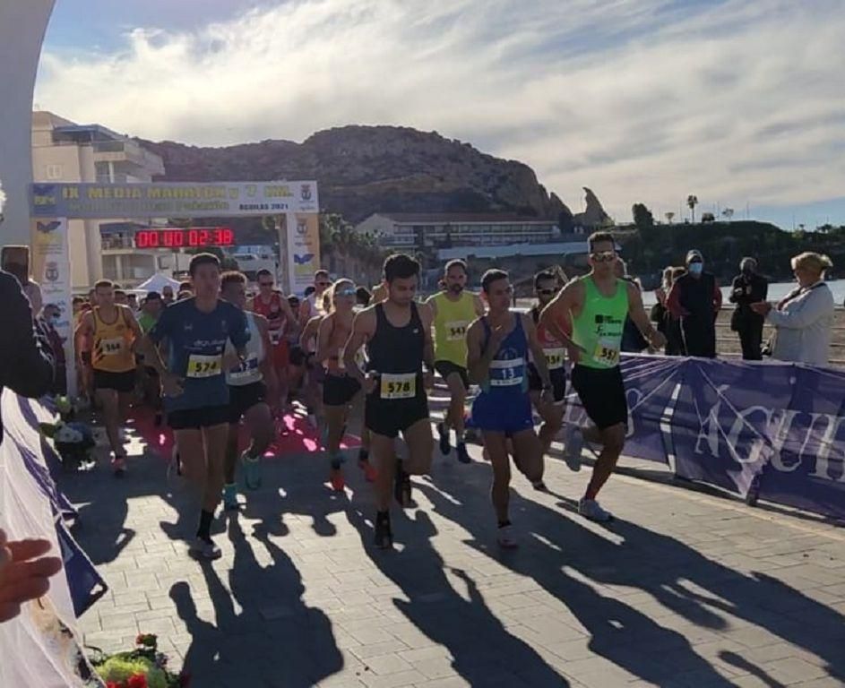 Estos todas las imágenes de la Media Maratón de Águilas