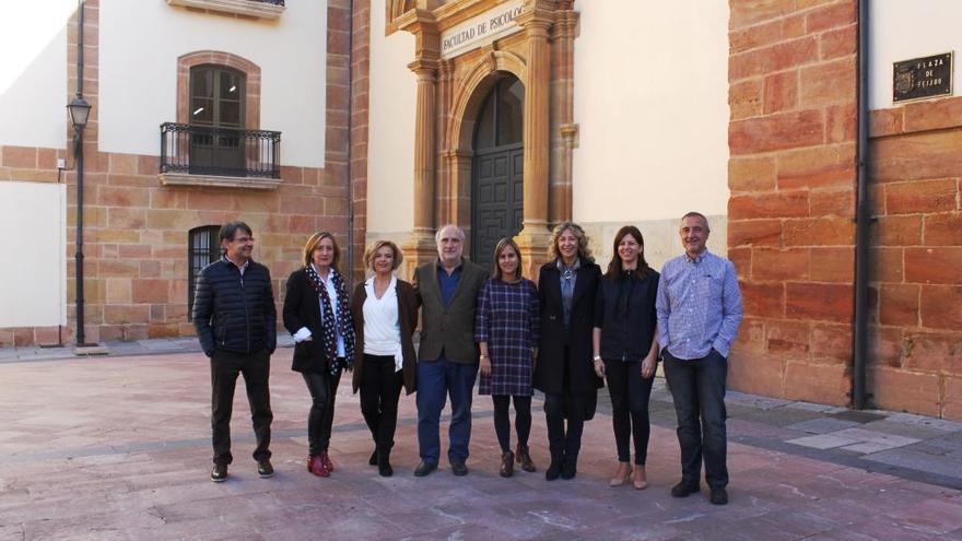 Grupo de investigación Interpesa. Por la izquierda, Isaac Amigo, Elena García, Concha Fernández, Marino Pérez, Rocío Coto, Ana González, Mercedes Paino y José Manuel Errasti.