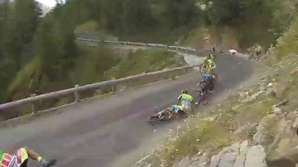 Imatges de la caiguda d’Alberto Contador en la dissetena etapa del Tour.