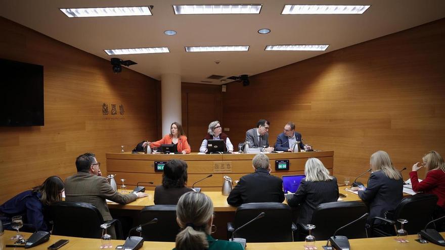 El PP cede ante Vox y añade más trabas a las personas migrantes para reformar la Renta Valenciana de Inclusión
