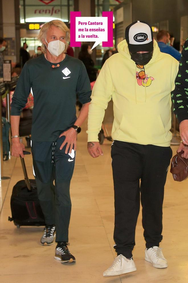 Jesus Calleja con Kiko Rivera en el aeropuerto