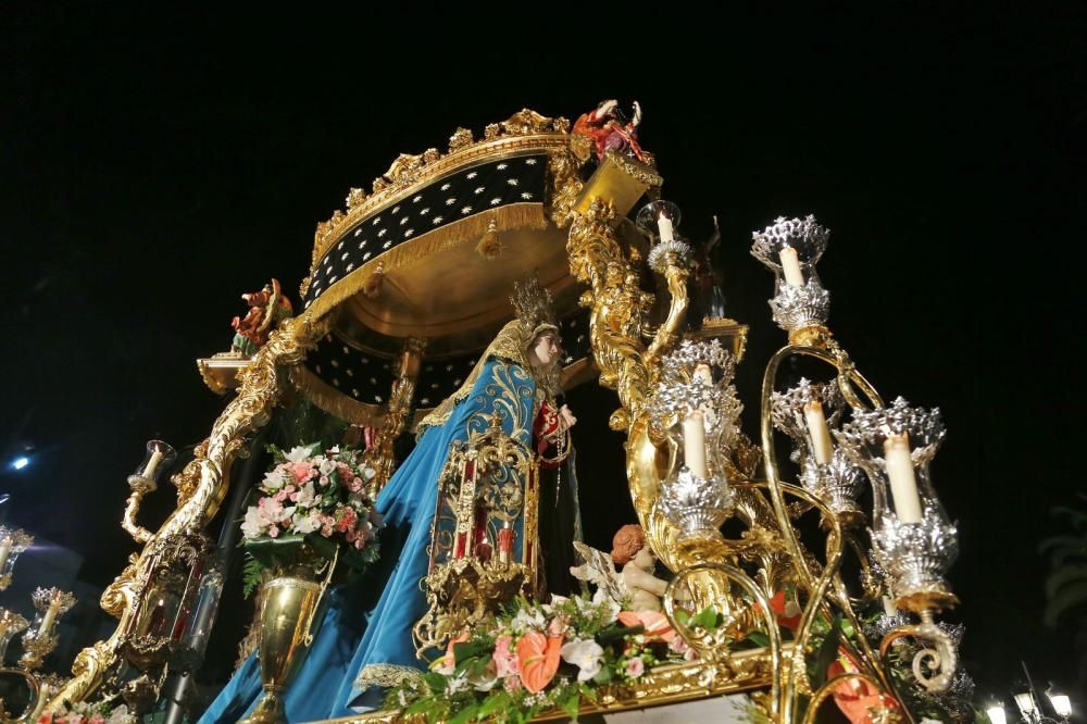 Miles de personas contemplaron el paso de las imágenes de las seis cofradías que participan en Lunes Santo