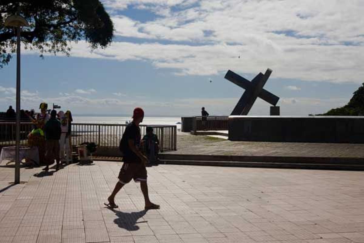 Monumento a la Cruz Caída