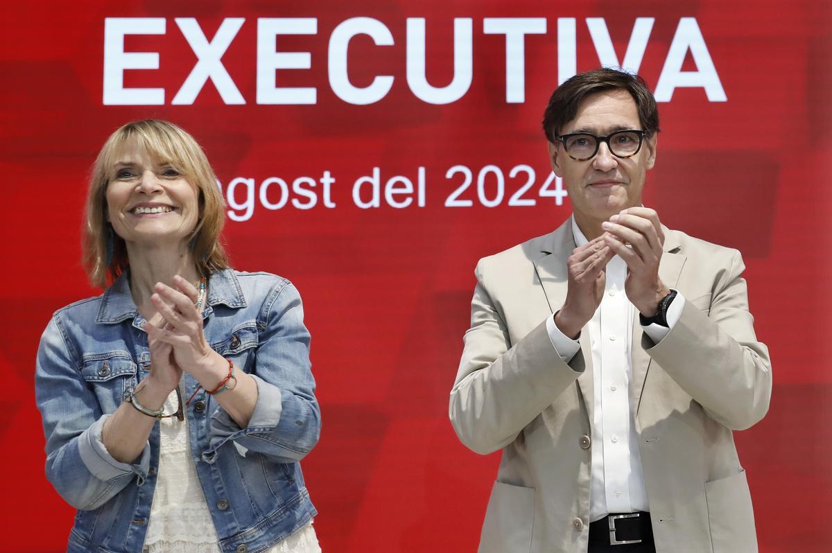 Salvador Illa y Lluïsa Moret, durante la reunión extraordinaria de la Comisión Ejecutiva del PSC.