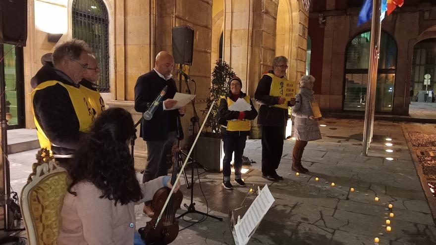 Acto contra la pena de muerte en la plaza Mayor de Gijón