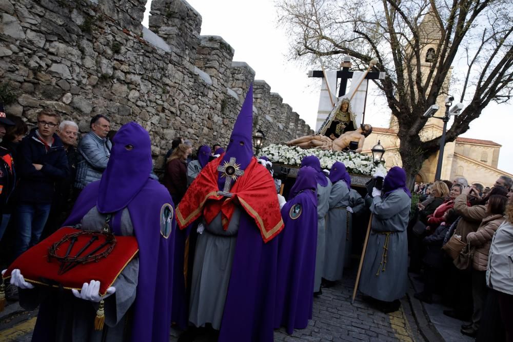 Procesión del Viernes Santo en Gijón