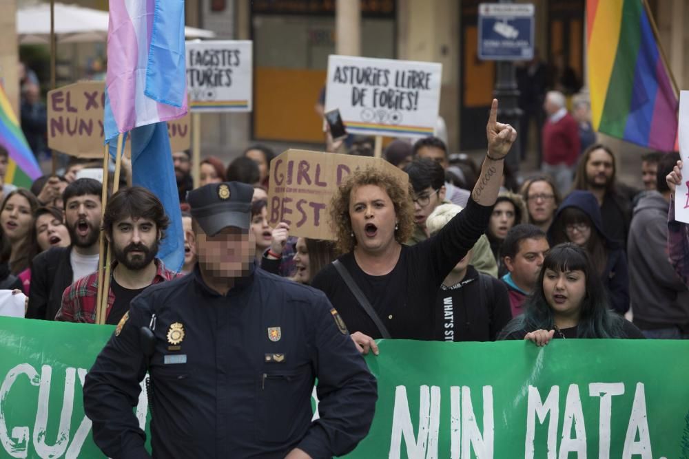 Manifestación en Oviedo contra el autobús de "HazteOir"