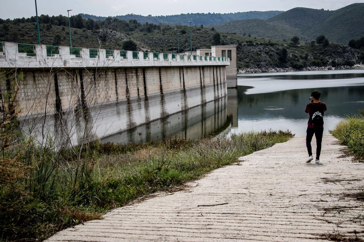 Estado actual del pantano de Beniarrés tras las abundantes precipitaciones registradas en la comarca de El Comtat.