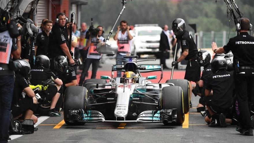 Hamilton reacciona ante Raikkonen en Bélgica